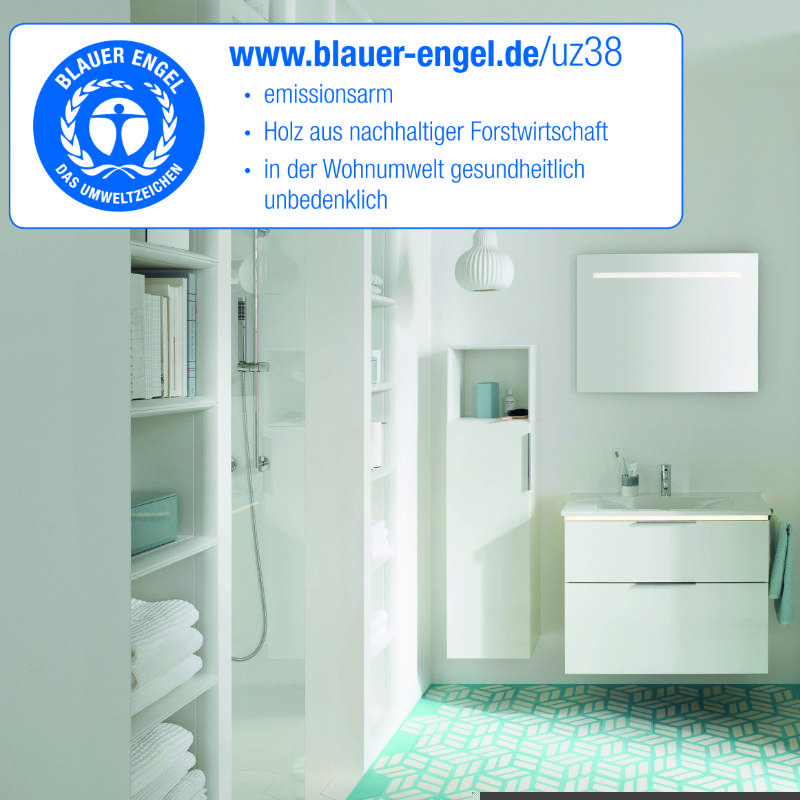 Badmöbel Eqio von burgbad Modernes, weißes Badezimmer mit burgbad Eqio-Badmöbeln, Blauer Engel Umweltzeichen und nachhaltigem Design.
